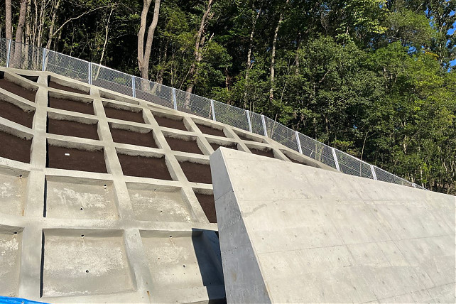 成本１２地区 急傾斜地崩壊対策工事